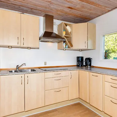 5 Person In Roslev-by Traum *