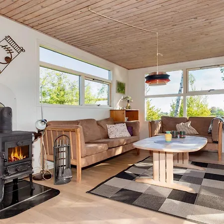 5 Person In Roslev-by Traum * Roslev